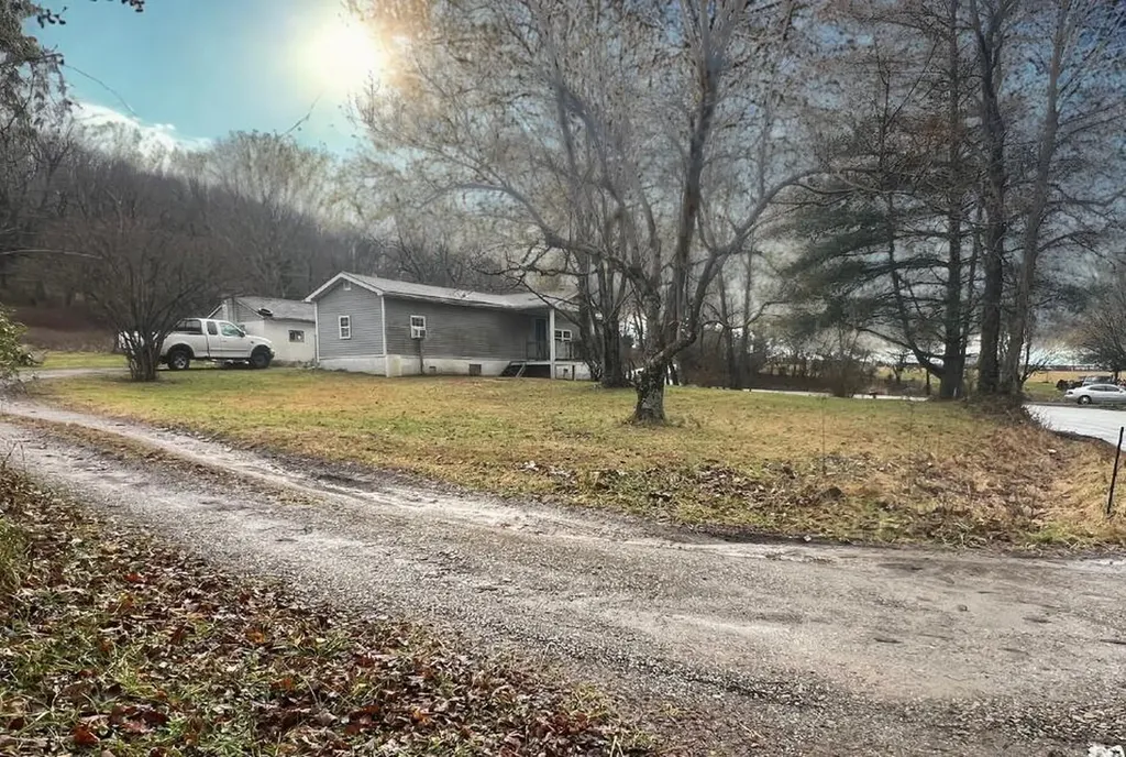 2165 State Highway 3246 Crab Orchard KY 40419