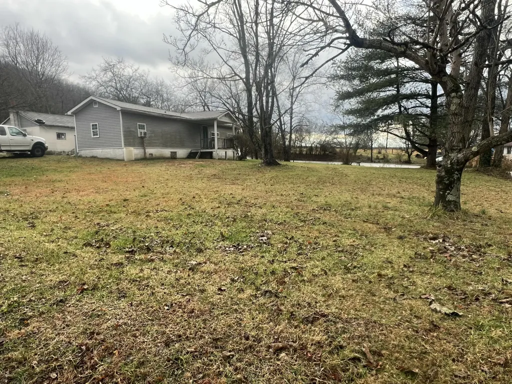 2165 State Highway 3246 Crab Orchard KY 40419