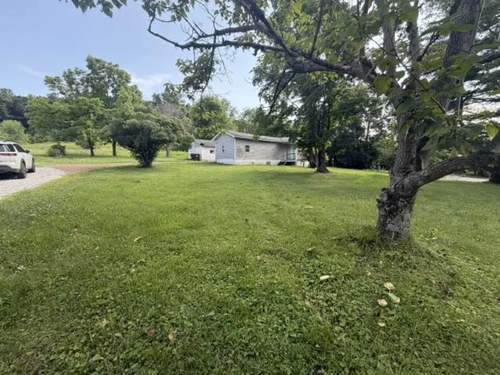 2165 State Highway 3246 Crab Orchard KY 40419