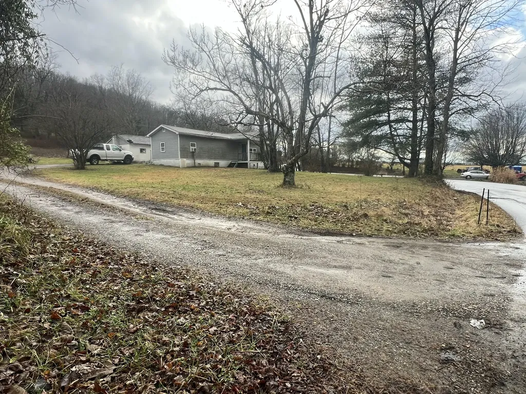 2165 State Highway 3246 Crab Orchard KY 40419