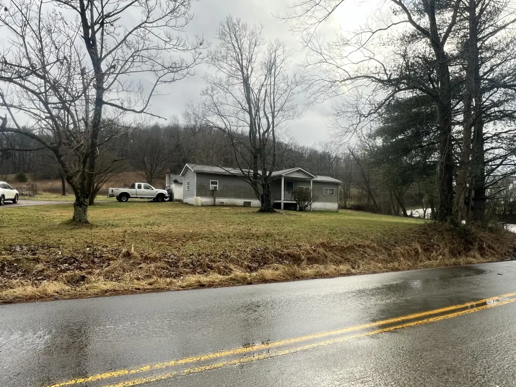 2165 State Highway 3246 Crab Orchard KY 40419