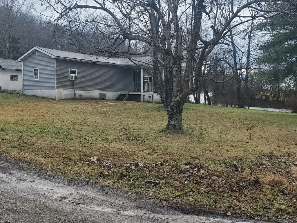 2165 State Highway 3246 Crab Orchard KY 40419