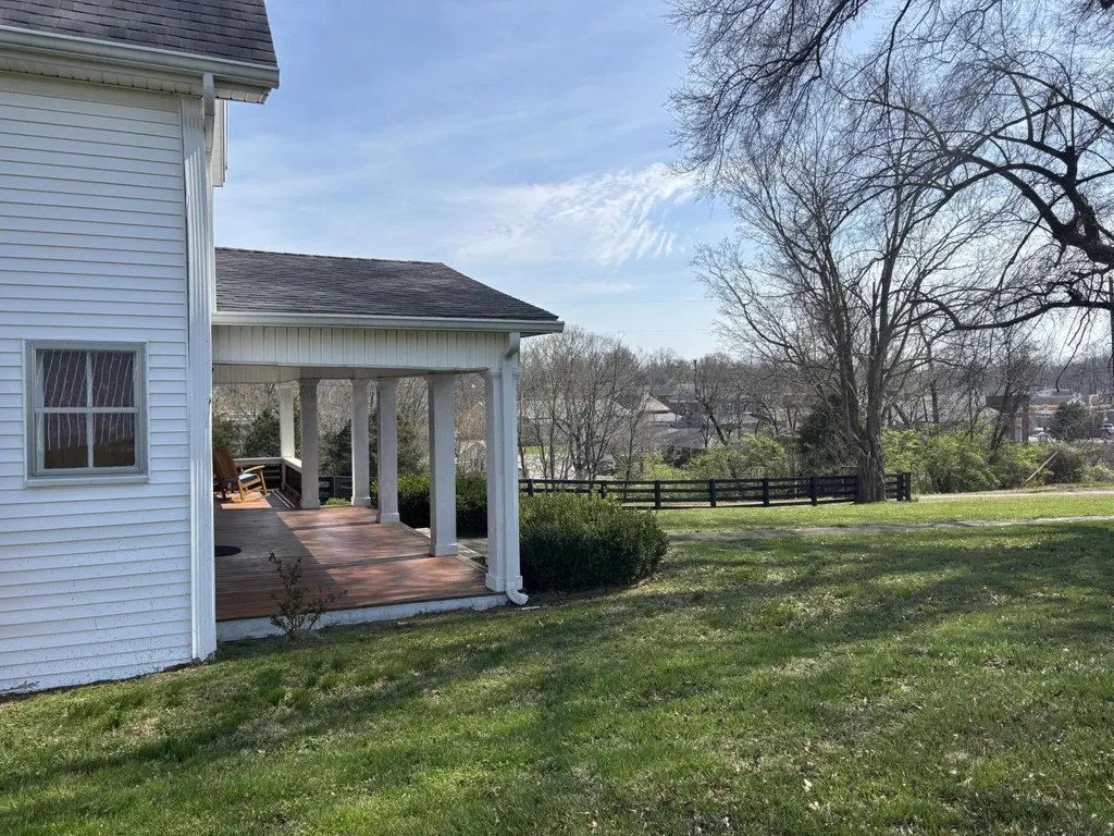 205 W 1st Street Perryville KY 40468