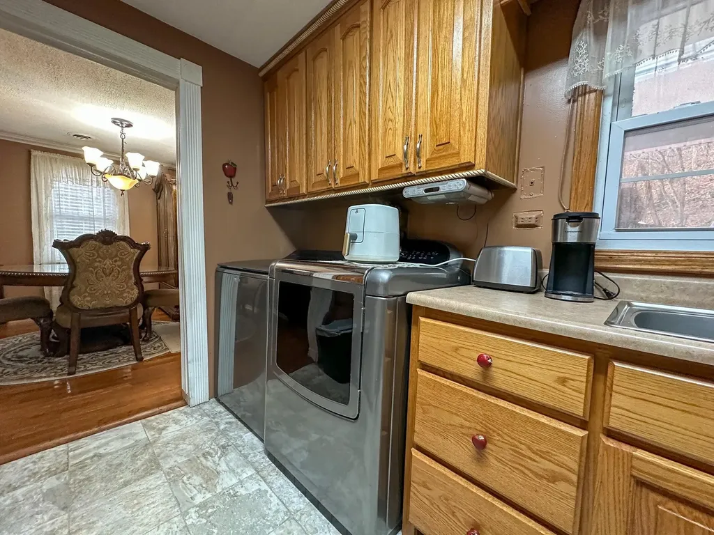 10810 406 Highway Roark KY 40979