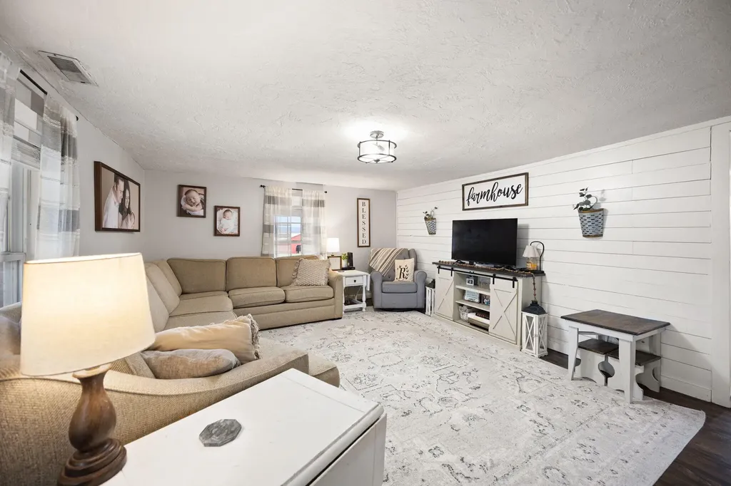 2753 State Highway 829 Albany KY 42602