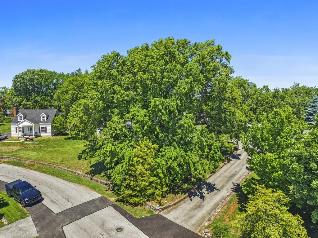 44 Horseshoe Drive Paris KY 40361