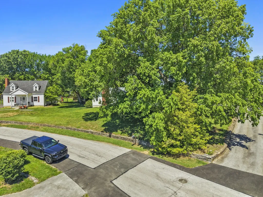 44 Horseshoe Drive Paris KY 40361