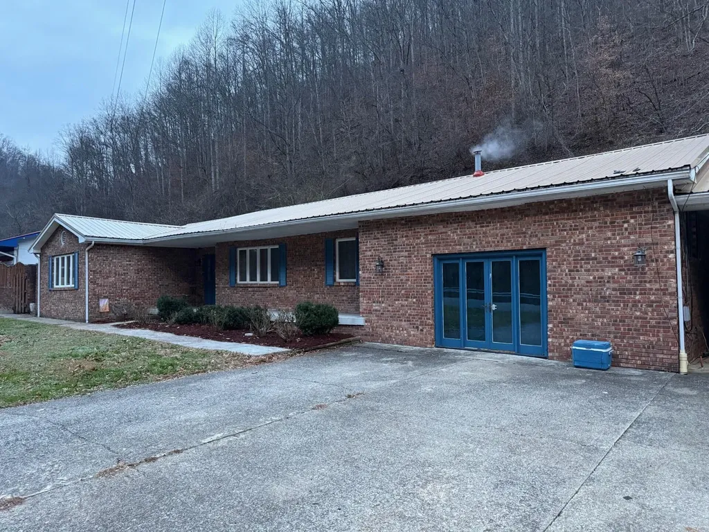10361 State Highway 194 E Kimper KY 41539