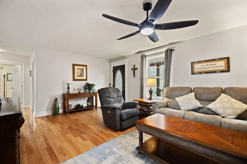 305 Lone Oak Road Mt Vernon KY 40456