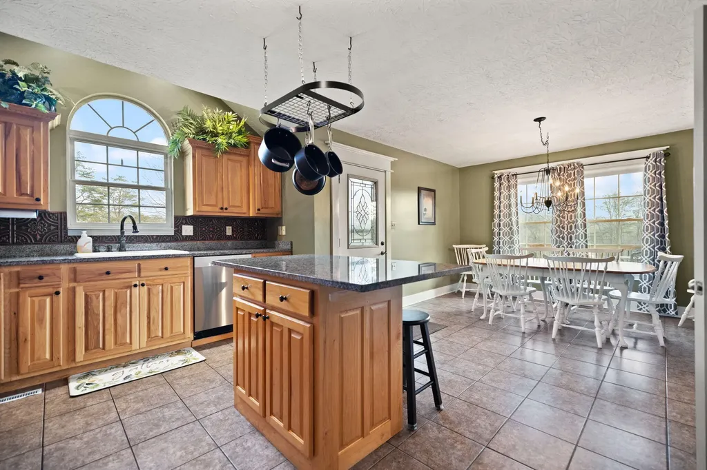 305 Lone Oak Road Mt Vernon KY 40456
