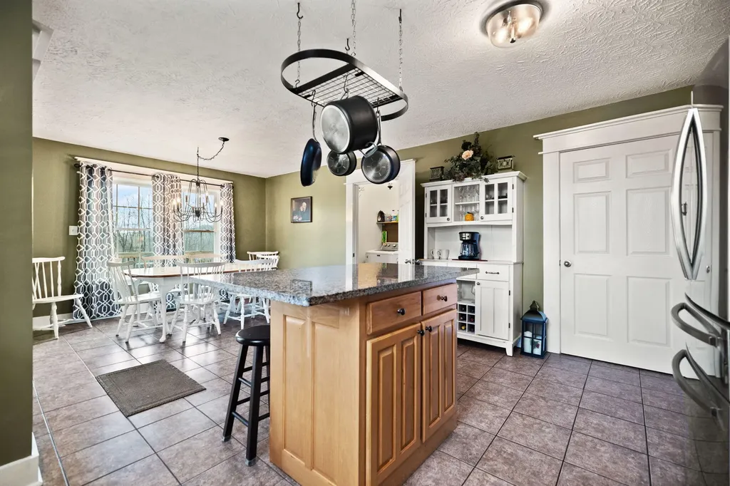 305 Lone Oak Road Mt Vernon KY 40456