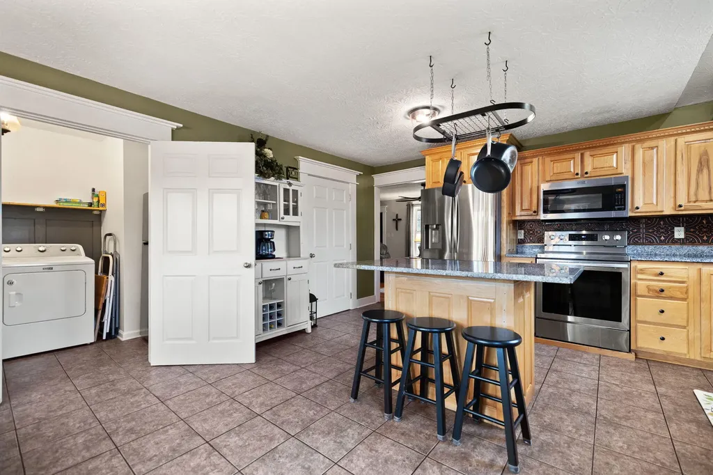 305 Lone Oak Road Mt Vernon KY 40456