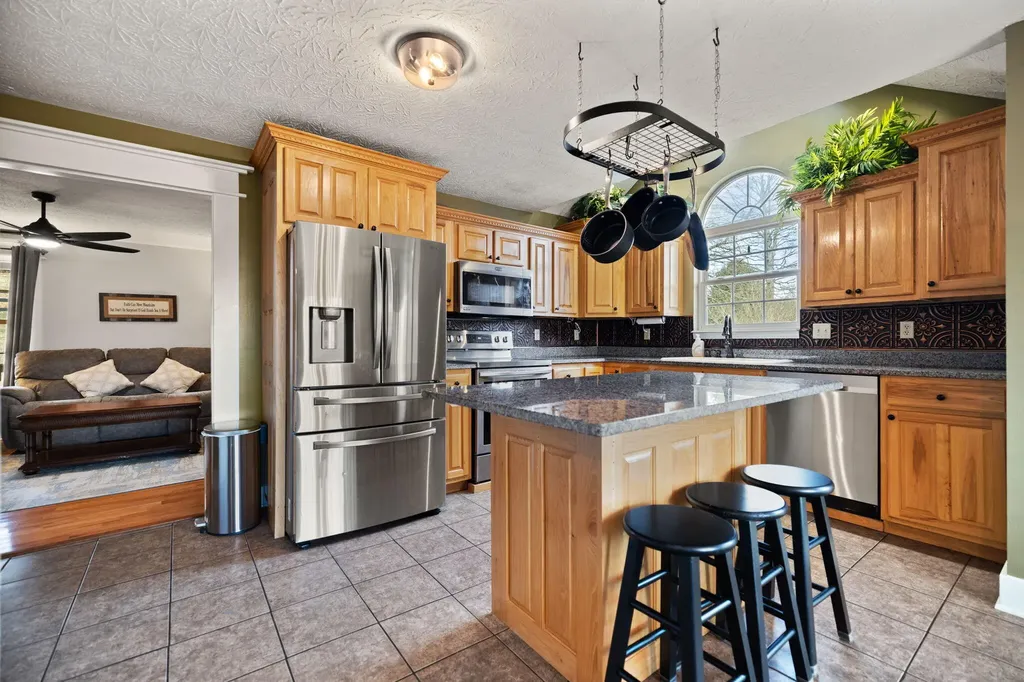 305 Lone Oak Road Mt Vernon KY 40456