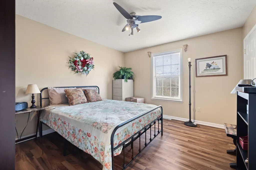 305 Lone Oak Road Mt Vernon KY 40456