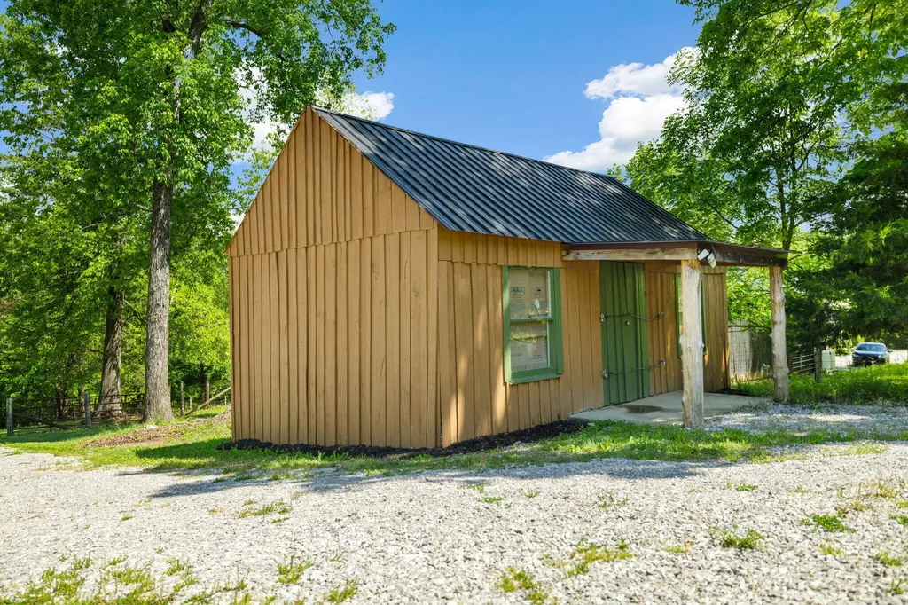 305 Lone Oak Road Mt Vernon KY 40456