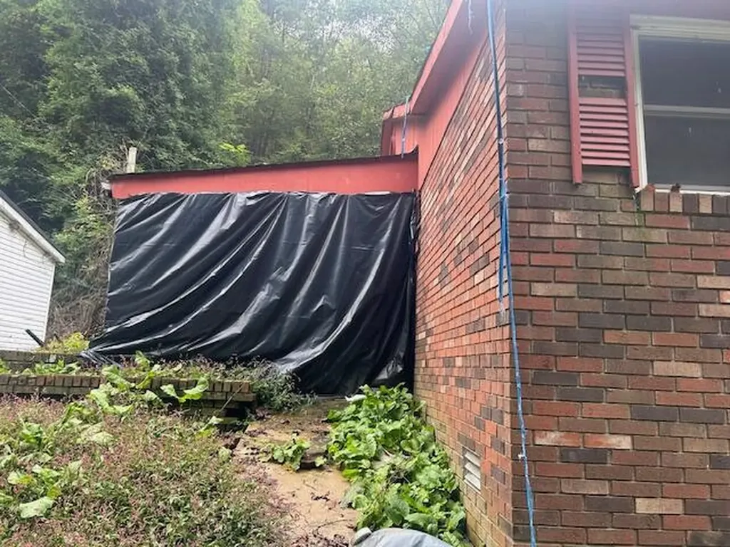 275 Rocky Hollow Road Raccoon KY 41557