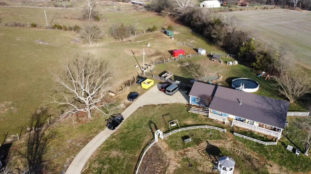 350 Grapevine Road Harrodsburg KY 40330