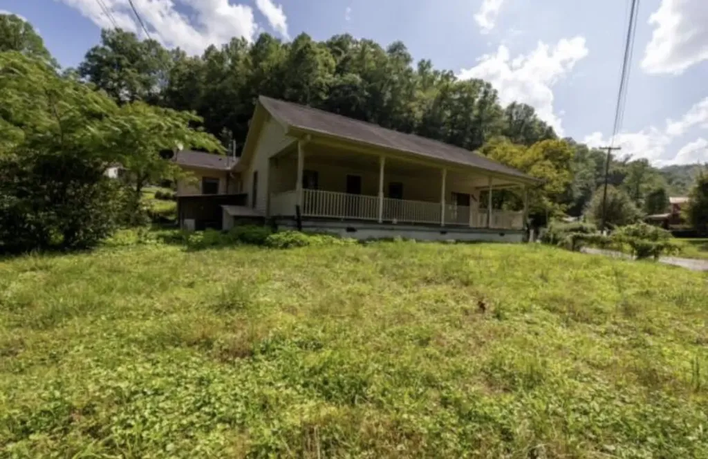 939 Right Fork Island Creek Road Pikeville KY 41501