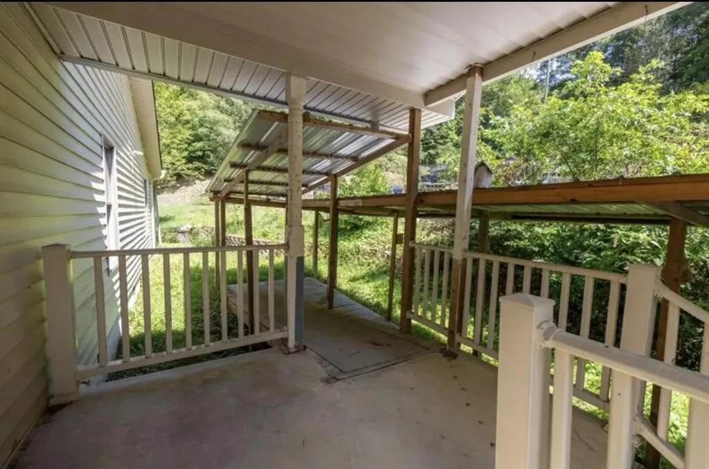 939 Right Fork Island Creek Road Pikeville KY 41501