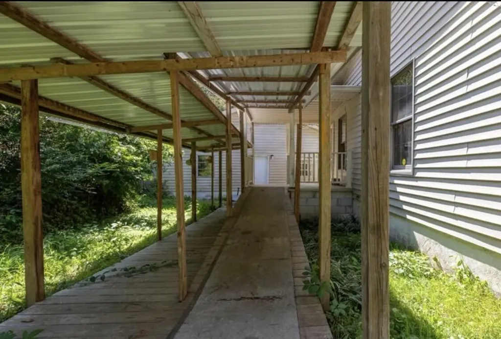 939 Right Fork Island Creek Road Pikeville KY 41501