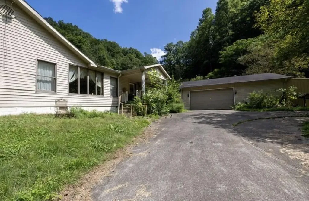 939 Right Fork Island Creek Road Pikeville KY 41501