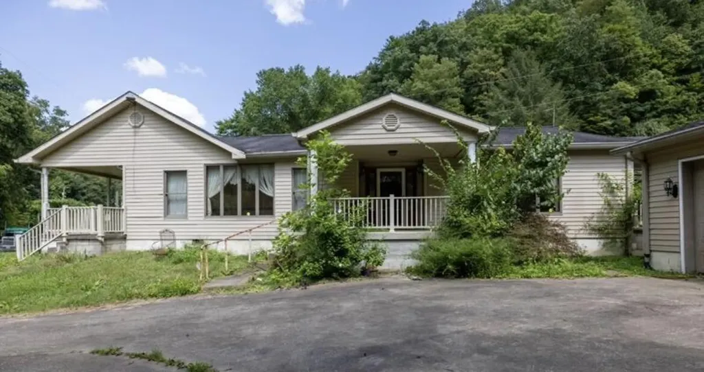 939 Right Fork Island Creek Road Pikeville KY 41501