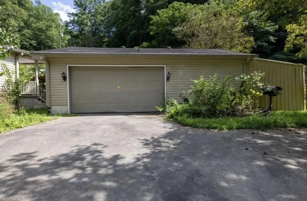 939 Right Fork Island Creek Road Pikeville KY 41501
