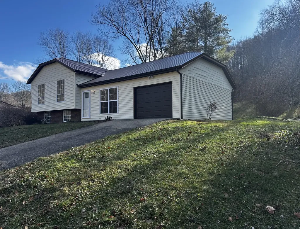 166 Chestnut Street Vanceburg KY 41179