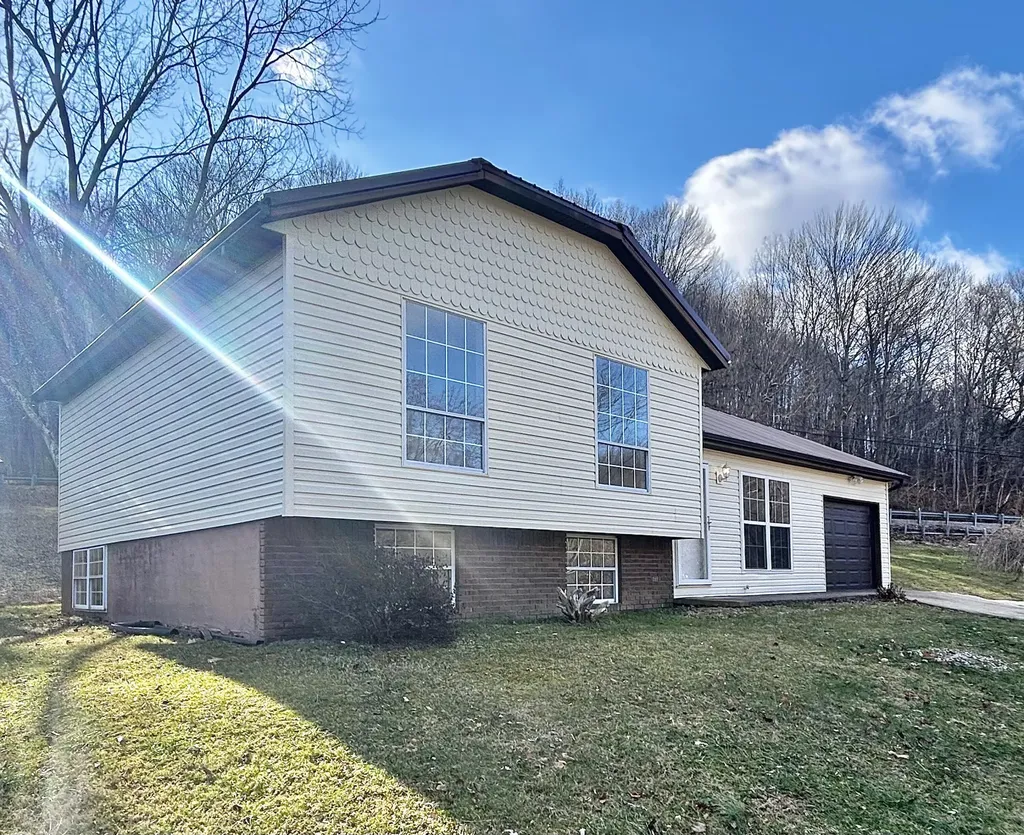 166 Chestnut Street Vanceburg KY 41179