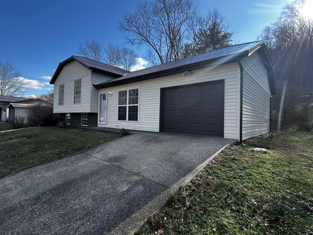 166 Chestnut Street Vanceburg KY 41179