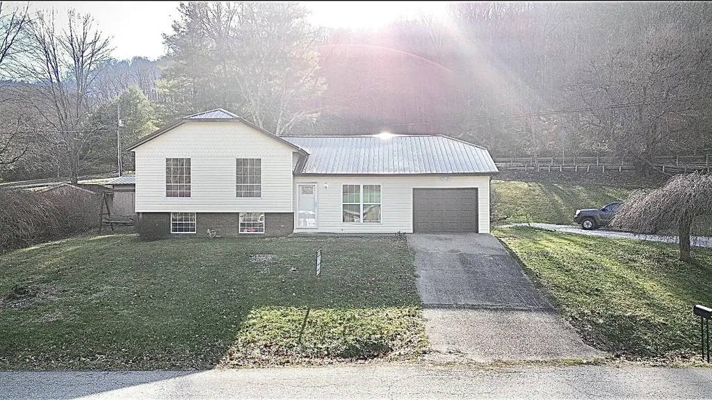 166 Chestnut Street Vanceburg KY 41179