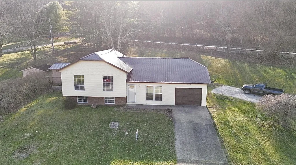166 Chestnut Street Vanceburg KY 41179