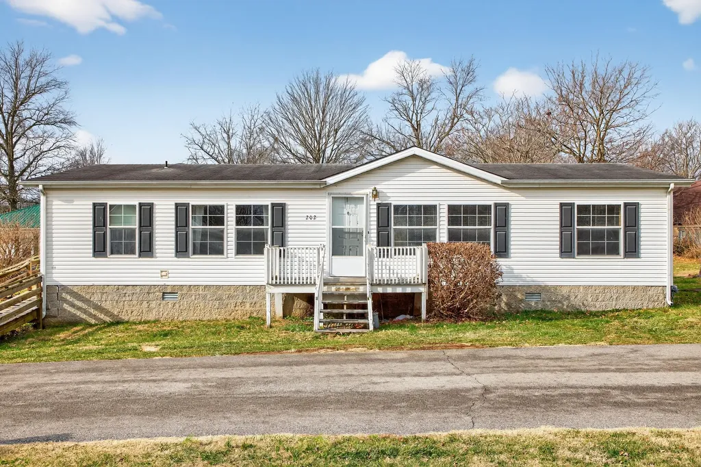 202 N Third Street Harrodsburg KY 40330