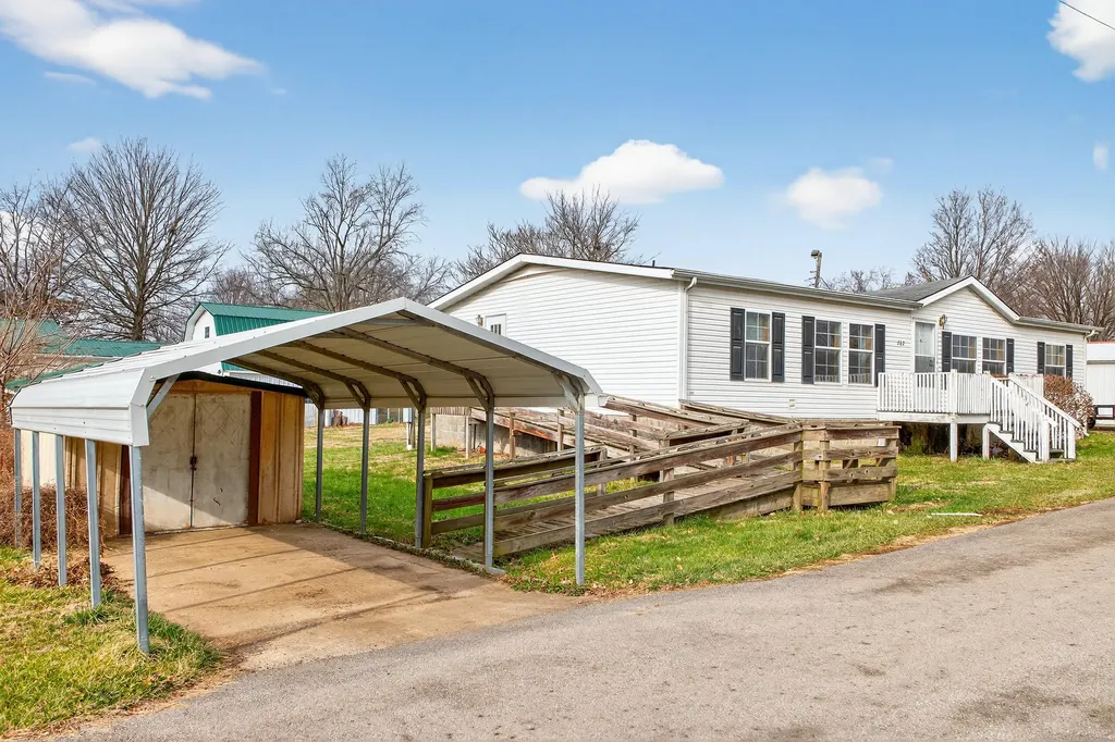 202 N Third Street Harrodsburg KY 40330