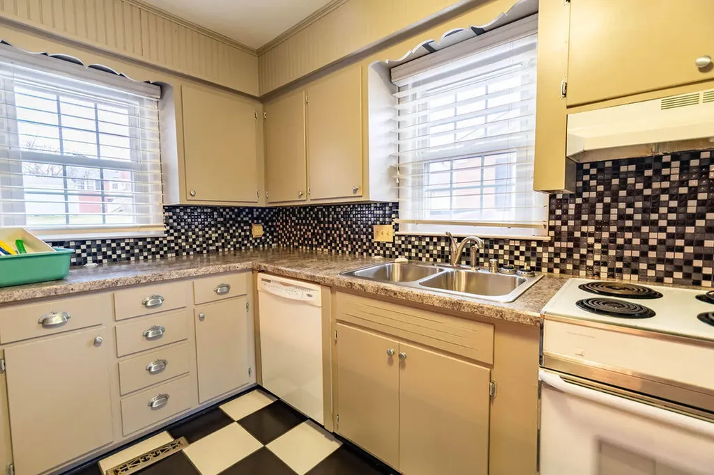 107 Pin Oak Drive Lancaster KY 40444