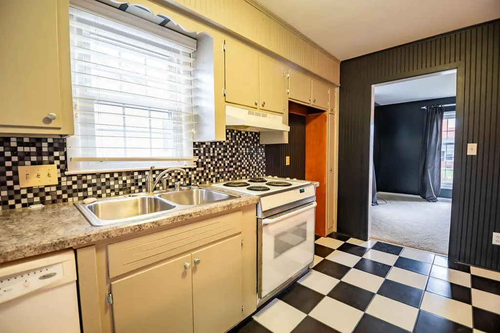 107 Pin Oak Drive Lancaster KY 40444