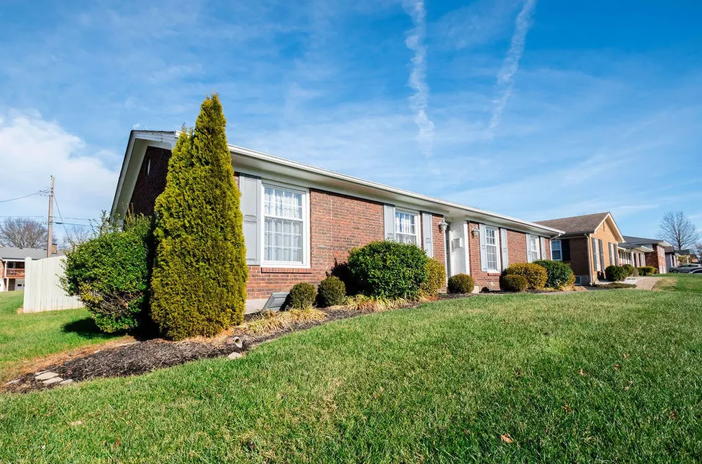107 Pin Oak Drive Lancaster KY 40444