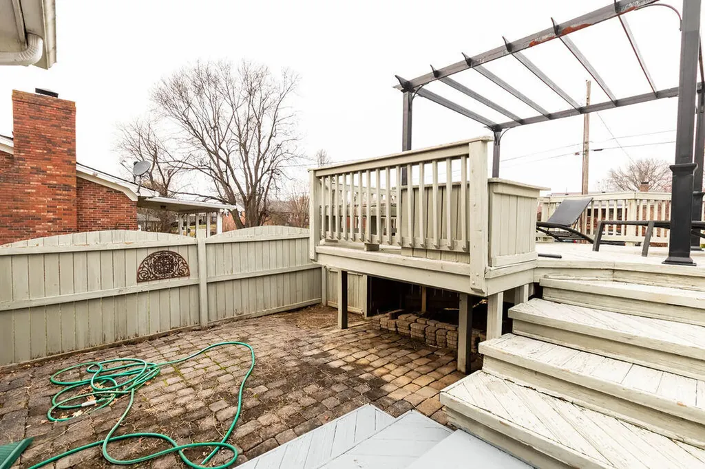 107 Pin Oak Drive Lancaster KY 40444