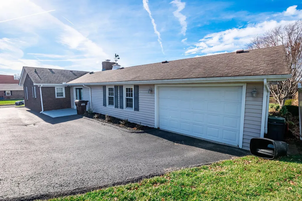 107 Pin Oak Drive Lancaster KY 40444
