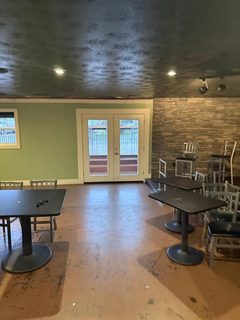 77 River Drive Irvine KY 40336