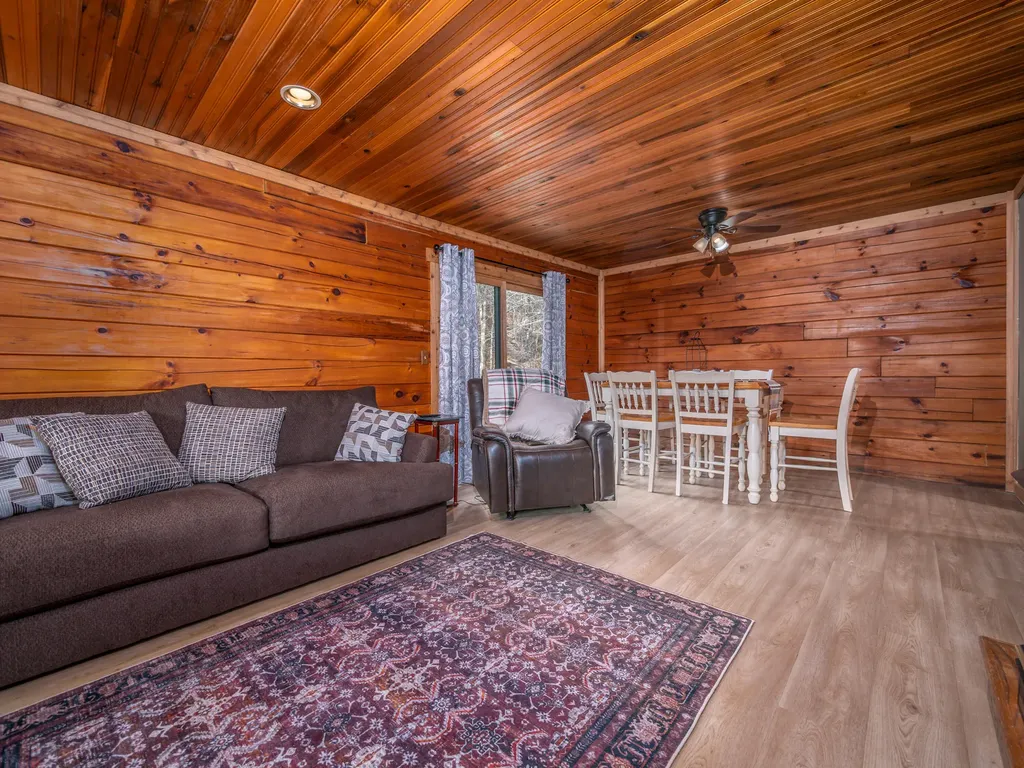 1528 Ky-377 Vanceburg KY 41179