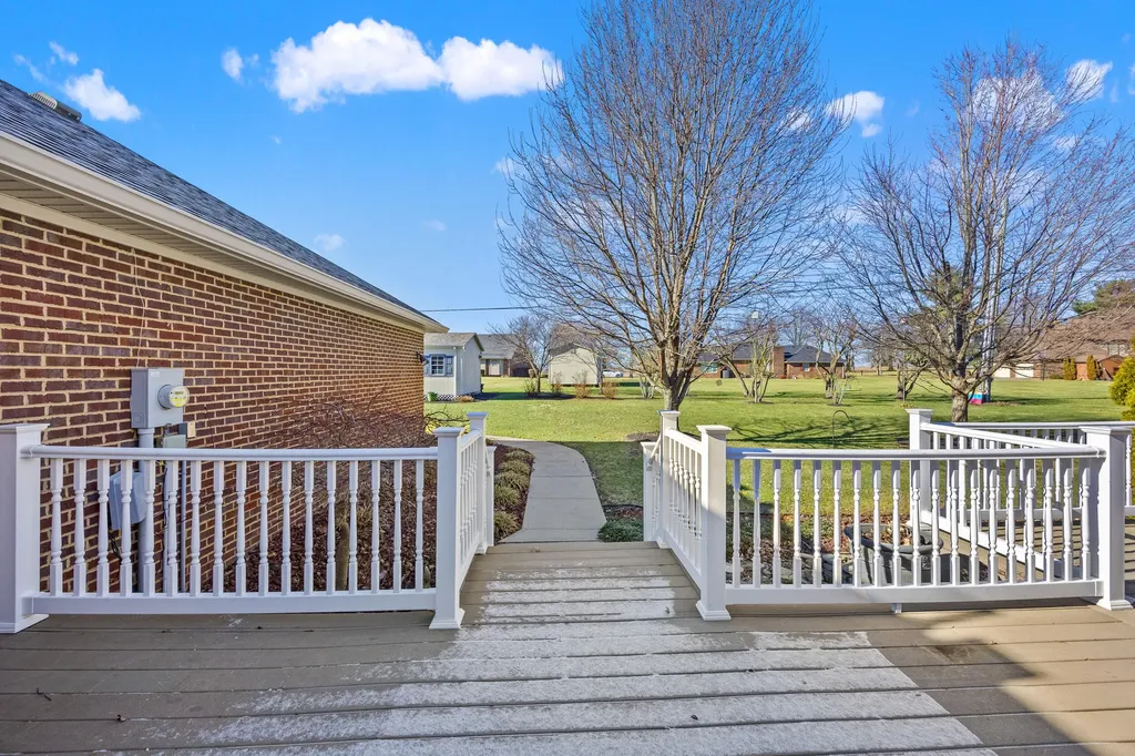 891 W Count Fleet Circle Danville KY 40422