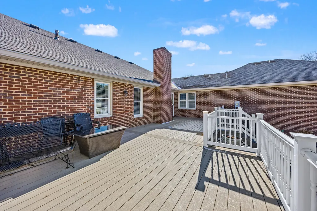 891 W Count Fleet Circle Danville KY 40422