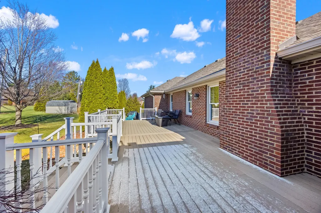 891 W Count Fleet Circle Danville KY 40422