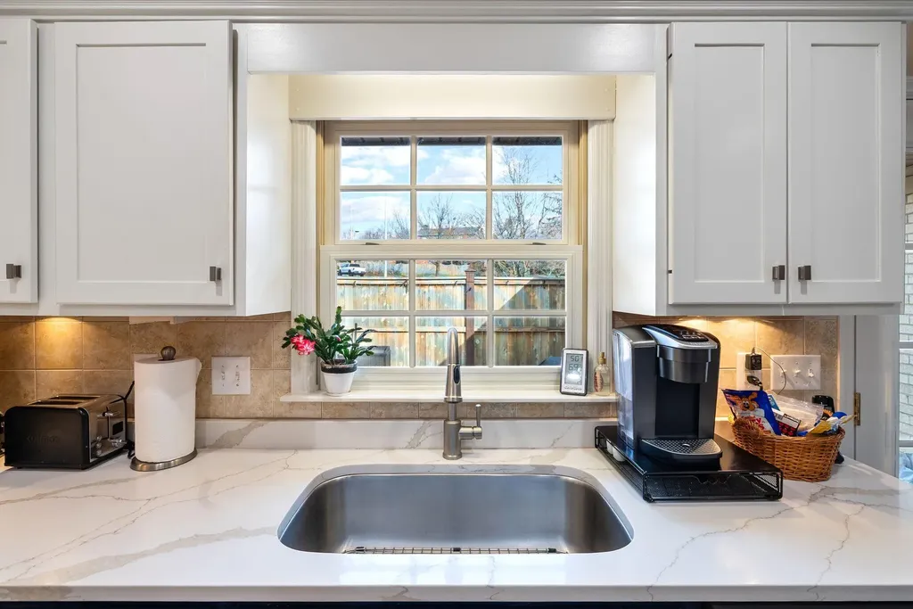 697 Cindy Blair Way Lexington KY 40503