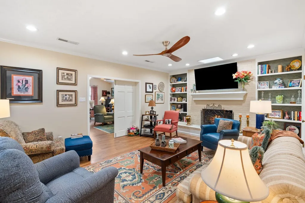 697 Cindy Blair Way Lexington KY 40503