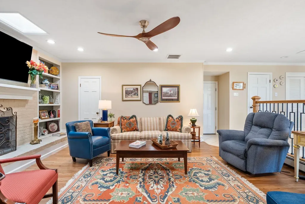 697 Cindy Blair Way Lexington KY 40503