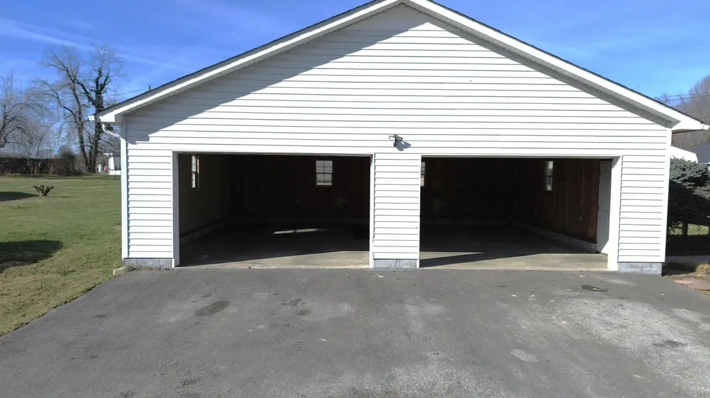 1605 Barrett Road London KY 40741