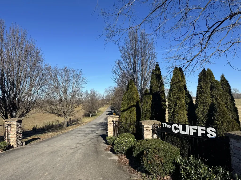 426 Cliffside Drive Russell Springs KY 42642