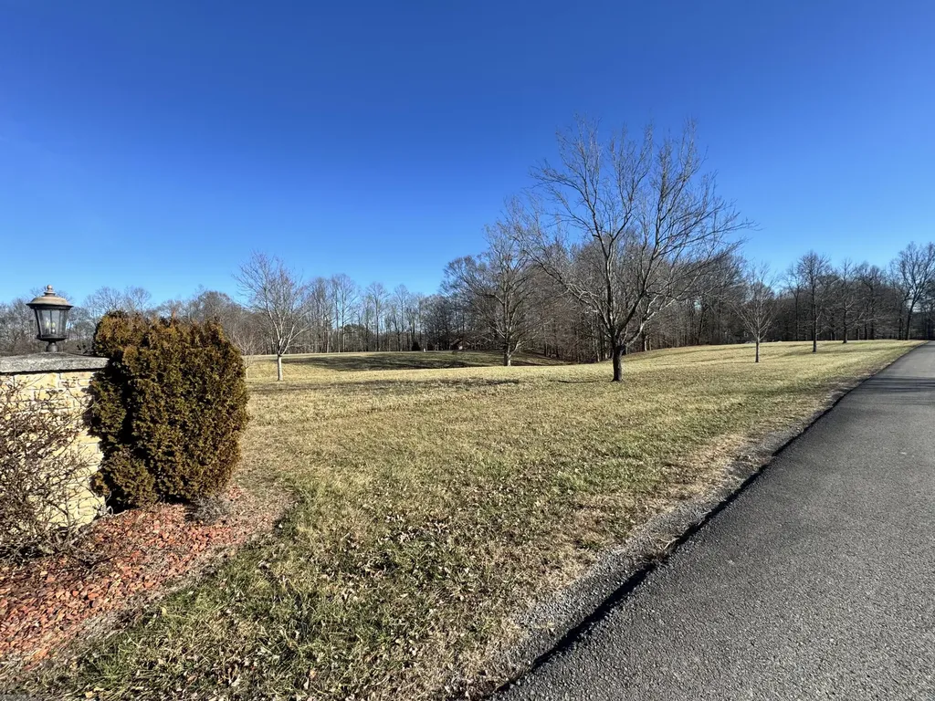 425 Cliffside Drive Russell Springs KY 42642